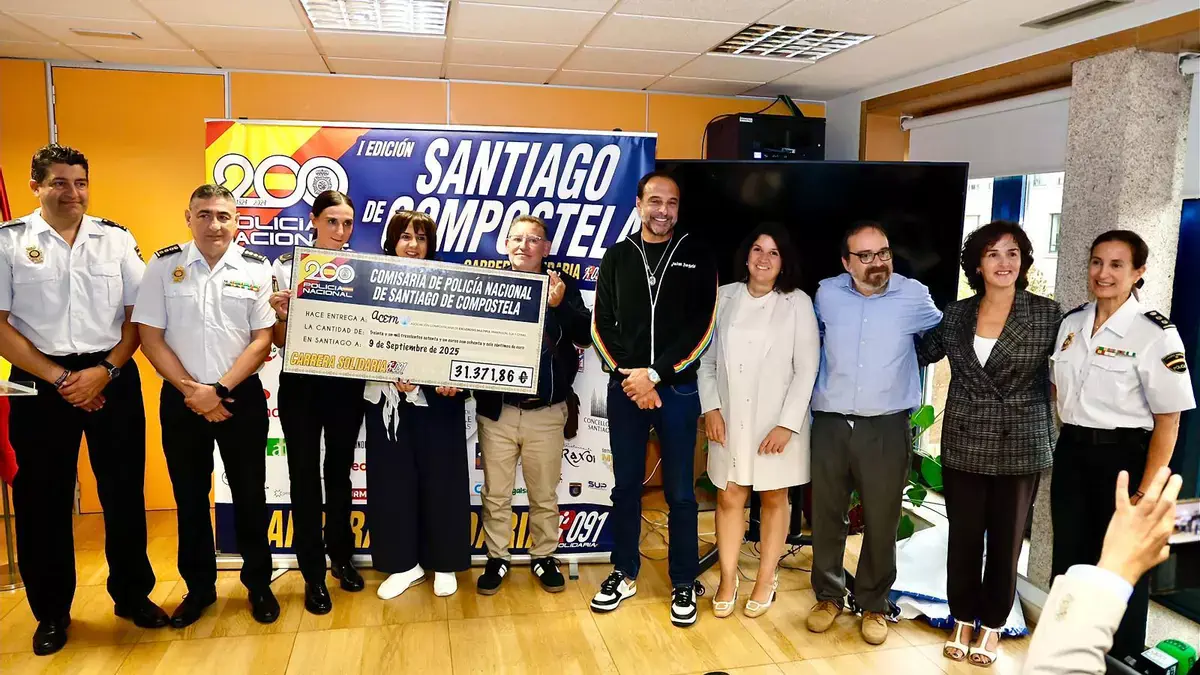 La carrera de la Policía Nacional en Santiago bate récord de recaudación en España: 32.000 euros para ACEM | El Correo Gallego