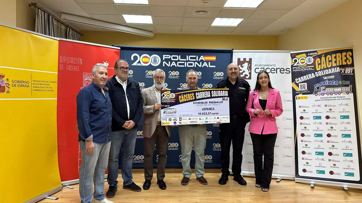 Aspainca recibe más de 19.000 euros de la carrera solidaria de la Policía Nacional en Cáceres | El Periódico Extremadura